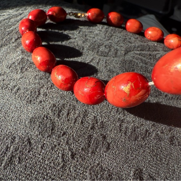 Vintage Red and Gold Beaded Necklace - Picture 4 of 5